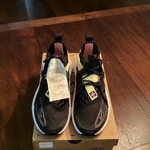 Nike huarache type size 12 brand new